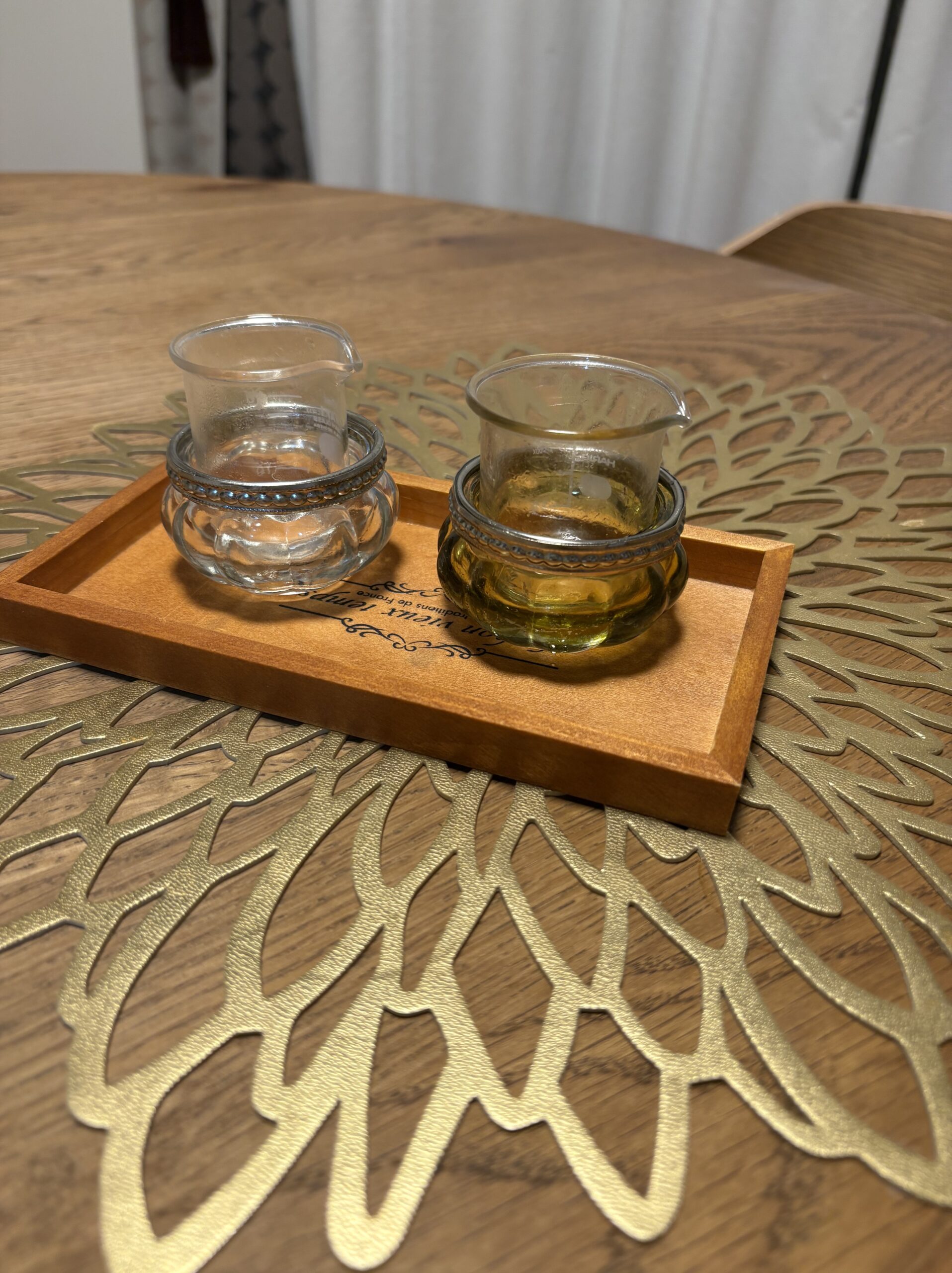 お客様をマッサージするためのアロマオイル。お客様に合わせた完全オーダーメイドオイルです。