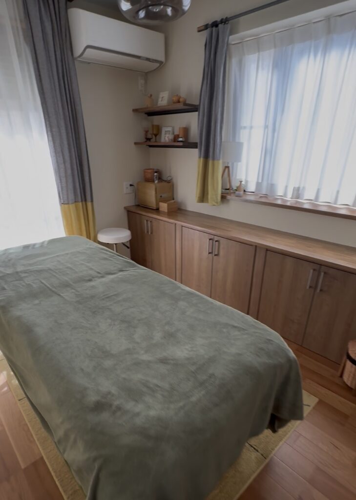 脳疲労リセットヘッドの施術空間｜思わずウトウトしてしまう落ち着いたサロン（小平市・花小金井）